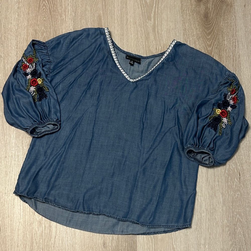 Bombeau Oversized Chambray 3/4 Floral Embroidered Puffed Sleeve Top Sz XS